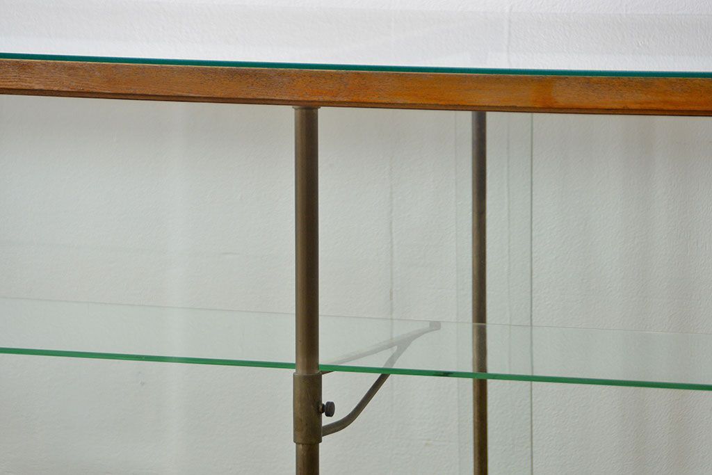 レトロ家具　昭和レトロ 古いナラ材のスタイリッシュな鉄脚ガラスケース(飾り棚、ショーケース)