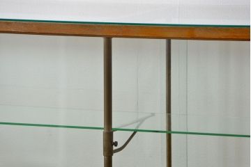レトロ家具　昭和レトロ 古いナラ材のスタイリッシュな鉄脚ガラスケース(飾り棚、ショーケース)