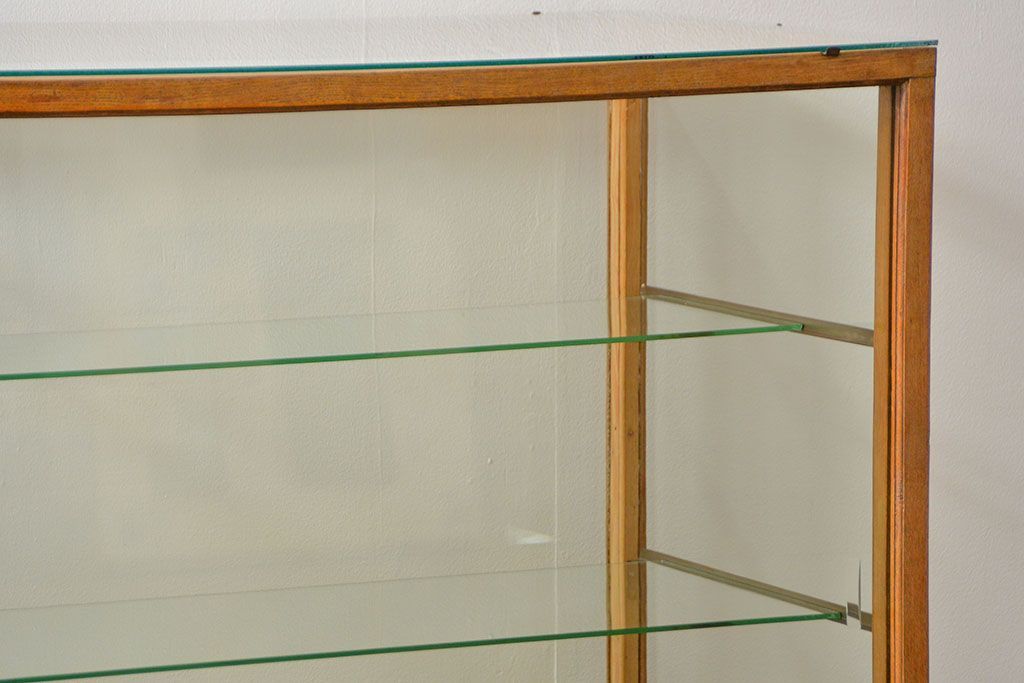 レトロ家具　昭和レトロ 古いナラ材のスタイリッシュな鉄脚ガラスケース(飾り棚、ショーケース)