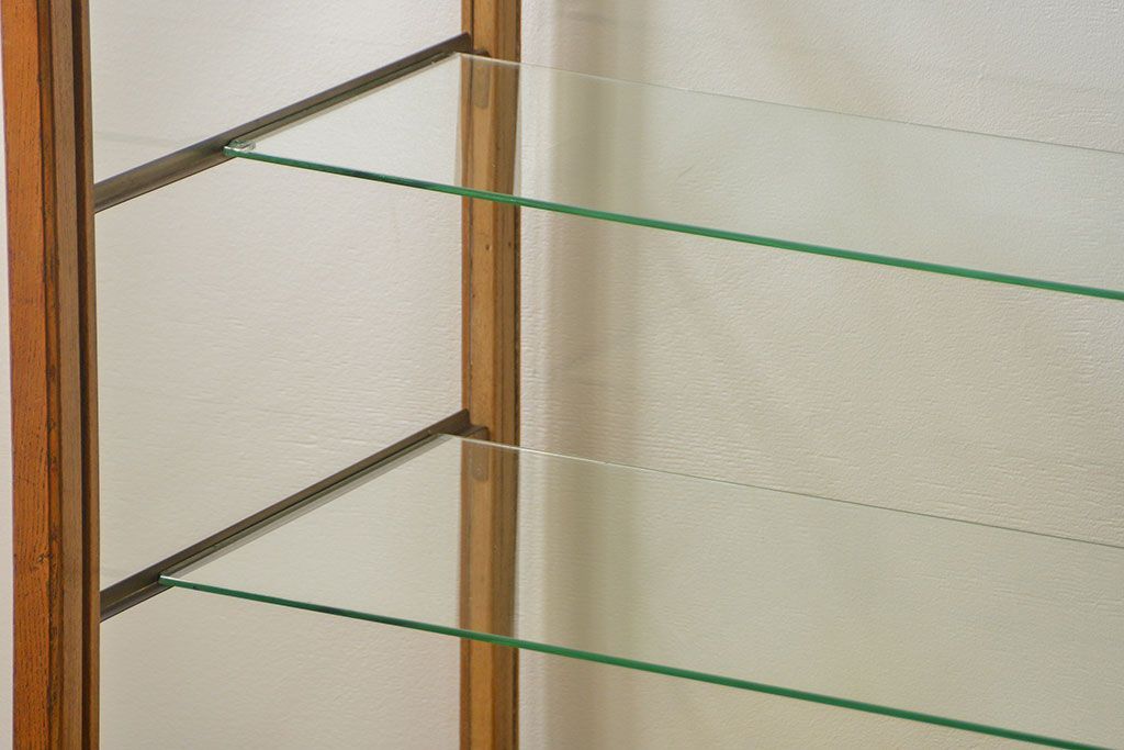 レトロ家具　昭和レトロ 古いナラ材のスタイリッシュな鉄脚ガラスケース(飾り棚、ショーケース)