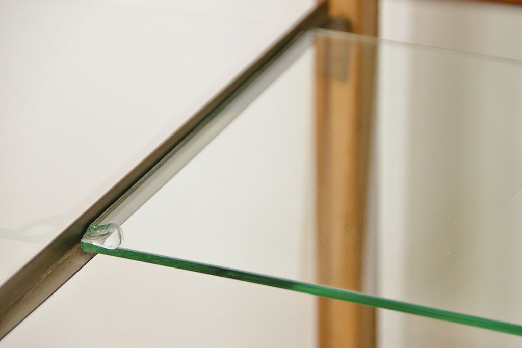 レトロ家具　昭和レトロ 古いナラ材のスタイリッシュな鉄脚ガラスケース(飾り棚、ショーケース)