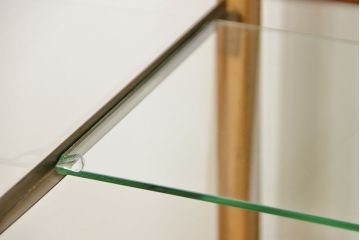 レトロ家具　昭和レトロ 古いナラ材のスタイリッシュな鉄脚ガラスケース(飾り棚、ショーケース)