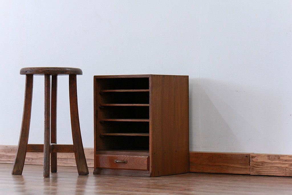 レトロ家具　昭和レトロ 古い木の引き出し付き書類棚(小引き出し)
