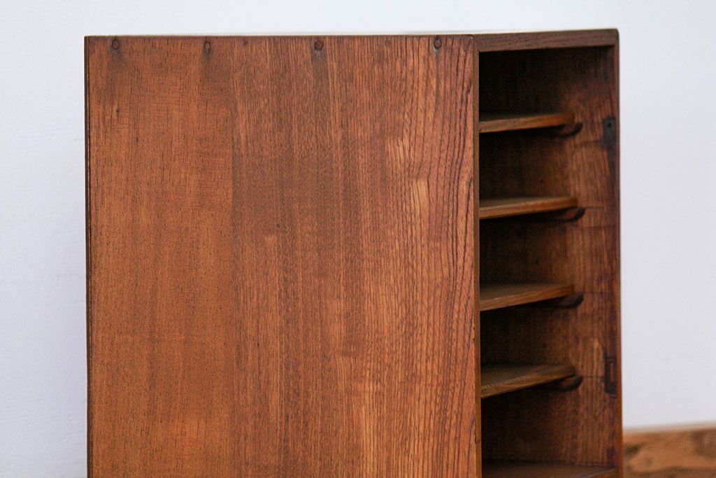 レトロ家具　昭和レトロ 古い木の引き出し付き書類棚(小引き出し)