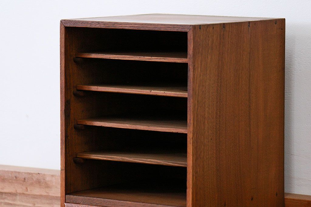 レトロ家具　昭和レトロ 古い木の引き出し付き書類棚(小引き出し)