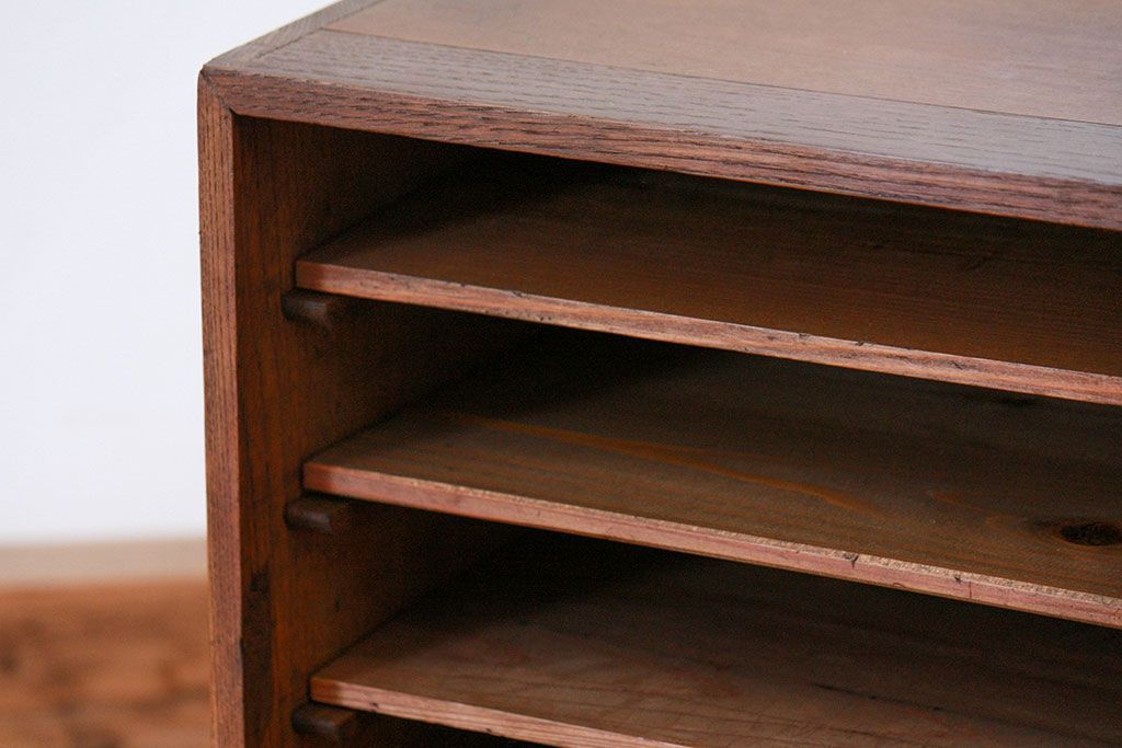 レトロ家具　昭和レトロ 古い木の引き出し付き書類棚(小引き出し)