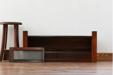 アンティーク家具　古民具・骨董 ダイヤガラス入りの小さな置き床(置床、ローボード)