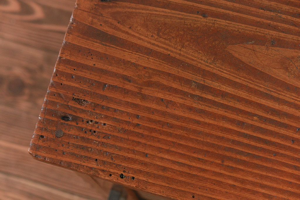 アンティーク家具　アンティーク モールガラス入りの小振りなサイドテーブル(1)　(収納棚)