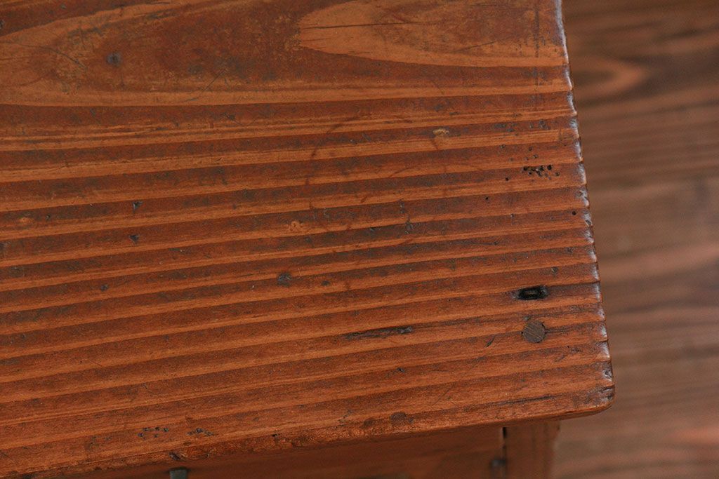 アンティーク家具　アンティーク モールガラス入りの小振りなサイドテーブル(1)　(収納棚)