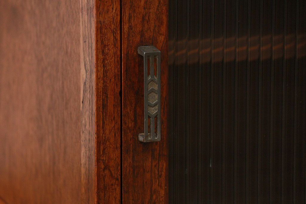 アンティーク家具　アンティーク モールガラス入りの小振りなサイドテーブル(1)　(収納棚)