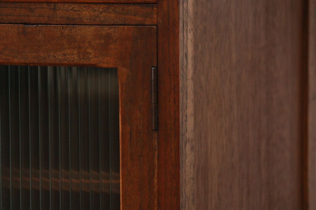 アンティーク家具　アンティーク モールガラス入りの小振りなサイドテーブル(1)　(収納棚)