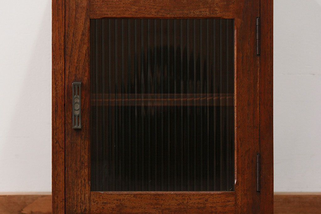 アンティーク家具　アンティーク モールガラス入りの小振りなサイドテーブル(1)　(収納棚)