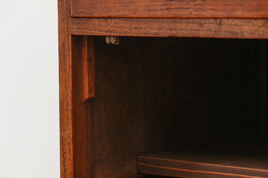 アンティーク家具　アンティーク モールガラス入りの小振りなサイドテーブル(1)　(収納棚)