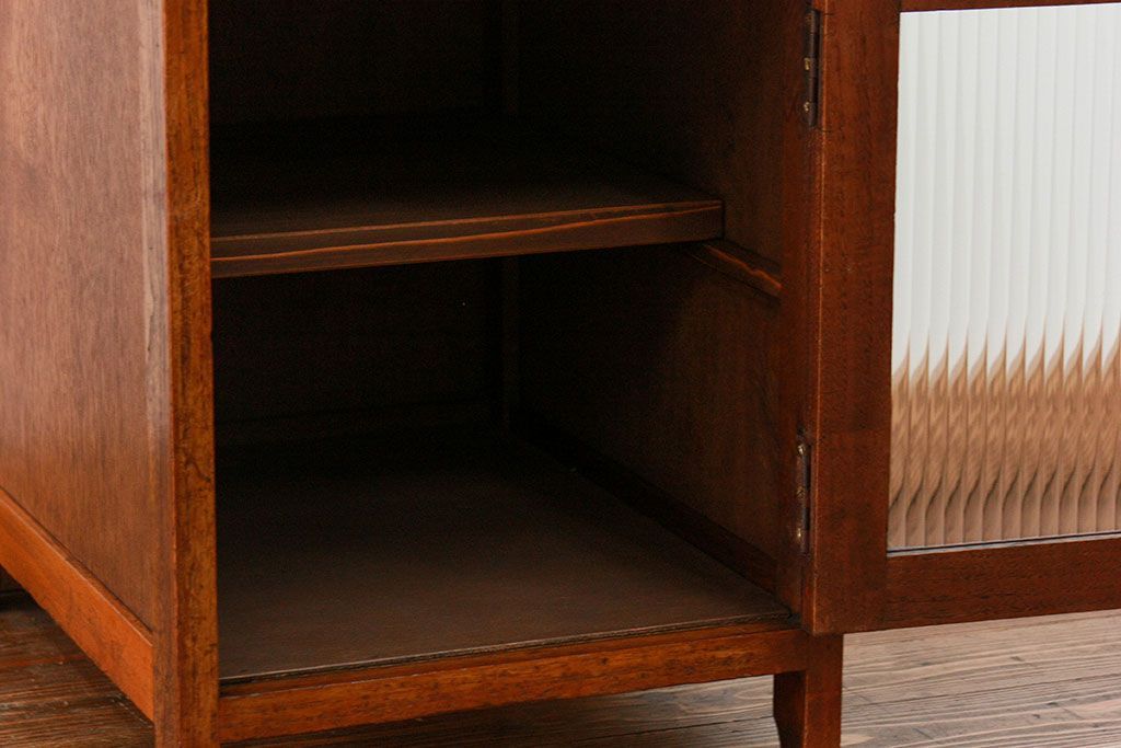 アンティーク家具　アンティーク モールガラス入りの小振りなサイドテーブル(1)　(収納棚)