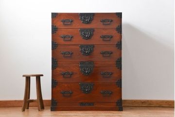 アンティーク家具　古民具・骨董 前面欅材　金具の立派な　五丁引き　上手庄内箪笥(時代箪笥)