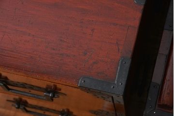 アンティーク家具　古民具・骨董 前面欅材　金具の立派な　五丁引き　上手庄内箪笥(時代箪笥)