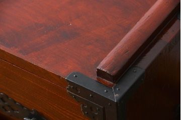 アンティーク家具　古民具・骨董 前面欅材　金具の立派な　五丁引き　上手庄内箪笥(時代箪笥)