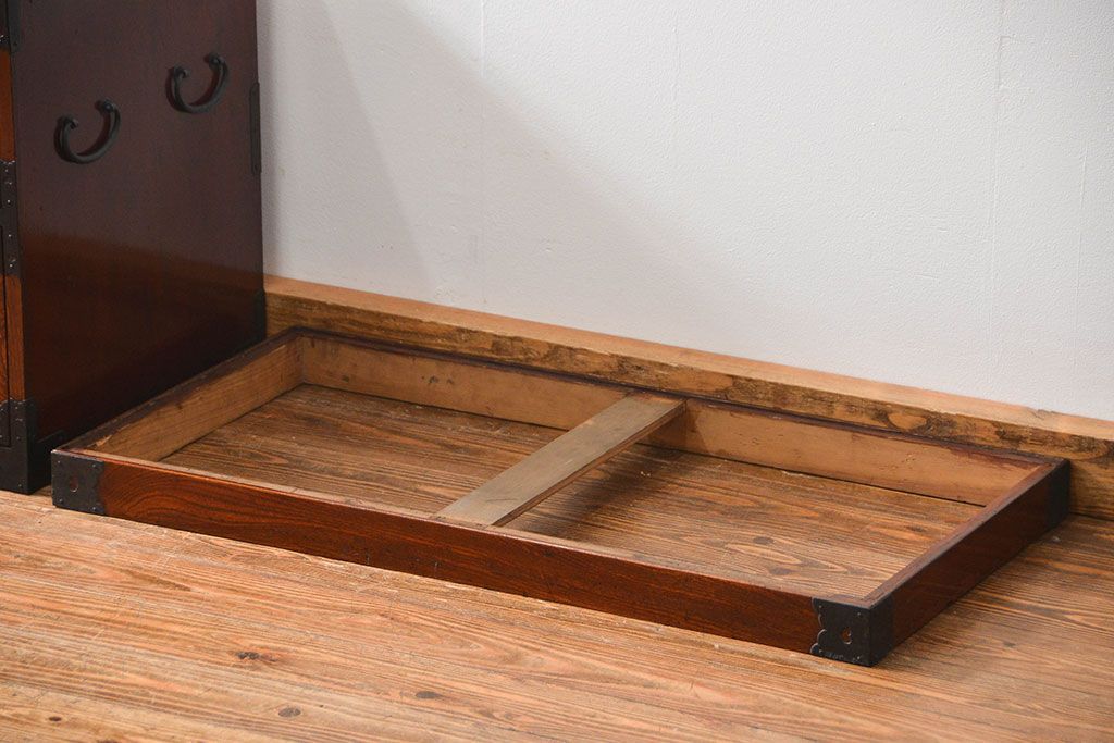 アンティーク家具　古民具・骨董 前面欅材　金具の立派な　五丁引き　上手庄内箪笥(時代箪笥)