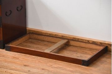 アンティーク家具　古民具・骨董 前面欅材　金具の立派な　五丁引き　上手庄内箪笥(時代箪笥)