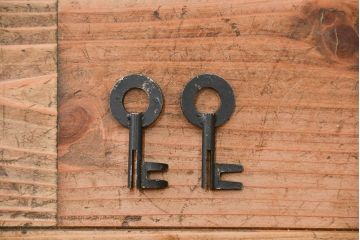 アンティーク家具　古民具・骨董 前面欅材　金具の立派な　五丁引き　上手庄内箪笥(時代箪笥)