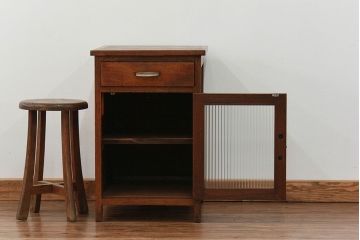 アンティーク家具　アンティーク モールガラス入りの小振りなサイドテーブル(2)　(収納棚)