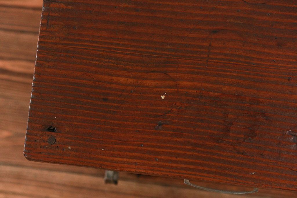 アンティーク家具　アンティーク モールガラス入りの小振りなサイドテーブル(2)　(収納棚)