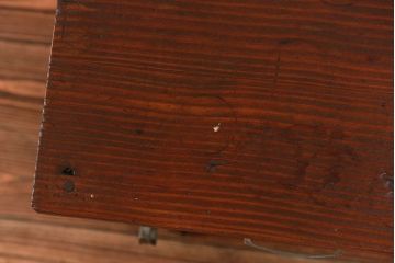 アンティーク家具　アンティーク モールガラス入りの小振りなサイドテーブル(2)　(収納棚)