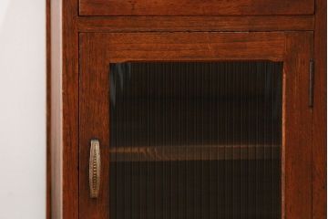 アンティーク家具　アンティーク モールガラス入りの小振りなサイドテーブル(2)　(収納棚)