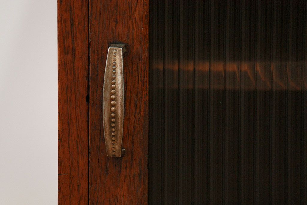 アンティーク家具　アンティーク モールガラス入りの小振りなサイドテーブル(2)　(収納棚)