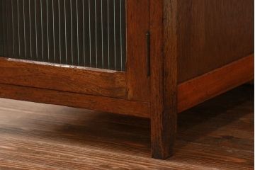 アンティーク家具　アンティーク モールガラス入りの小振りなサイドテーブル(2)　(収納棚)