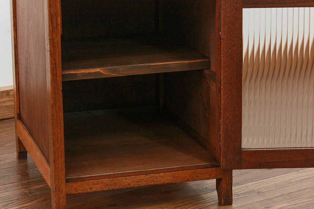 アンティーク家具　アンティーク モールガラス入りの小振りなサイドテーブル(2)　(収納棚)