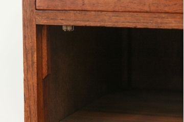 アンティーク家具　アンティーク モールガラス入りの小振りなサイドテーブル(2)　(収納棚)