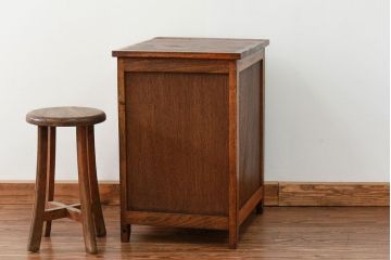 アンティーク家具　アンティーク モールガラス入りの小振りなサイドテーブル(2)　(収納棚)