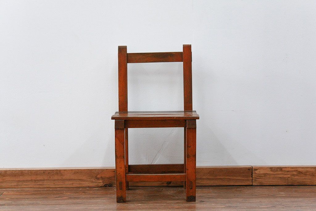 アンティーク家具　アンティーク 古い木の小振りな椅子(イス、チェアー)