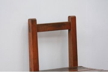 アンティーク家具　アンティーク 古い木の小振りな椅子(イス、チェアー)