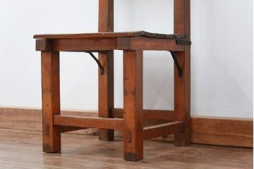 アンティーク家具　アンティーク 古い木の小振りな椅子(イス、チェアー)