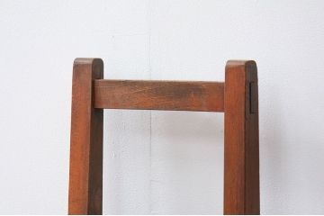 アンティーク家具　アンティーク 古い木の小振りな椅子(イス、チェアー)