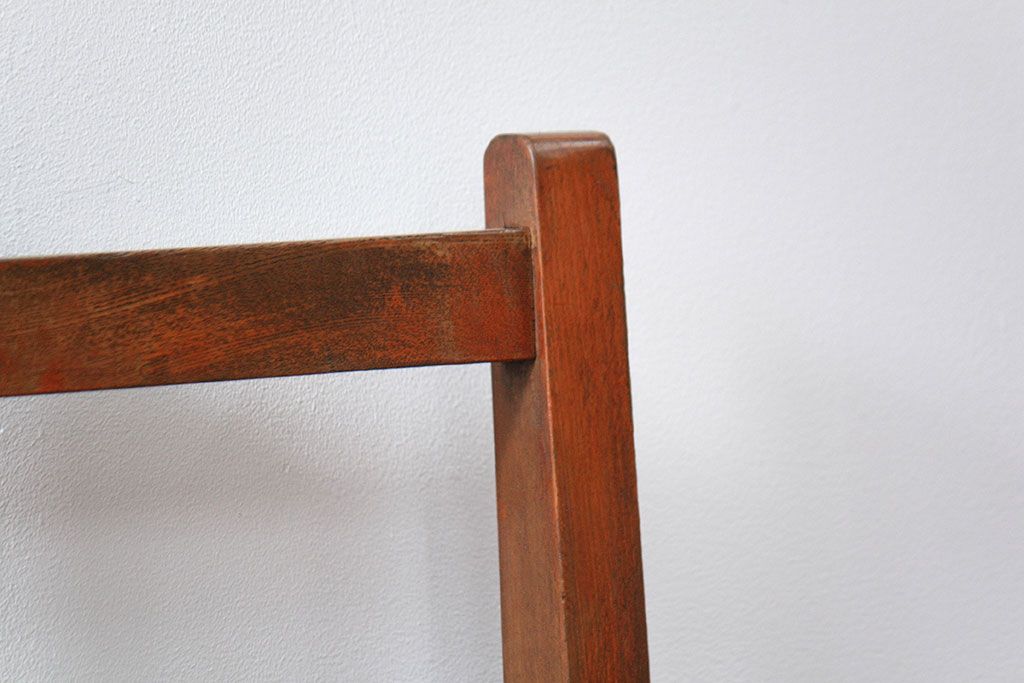 アンティーク家具　アンティーク 古い木の小振りな椅子(イス、チェアー)