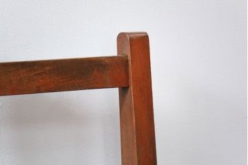 アンティーク家具　アンティーク 古い木の小振りな椅子(イス、チェアー)