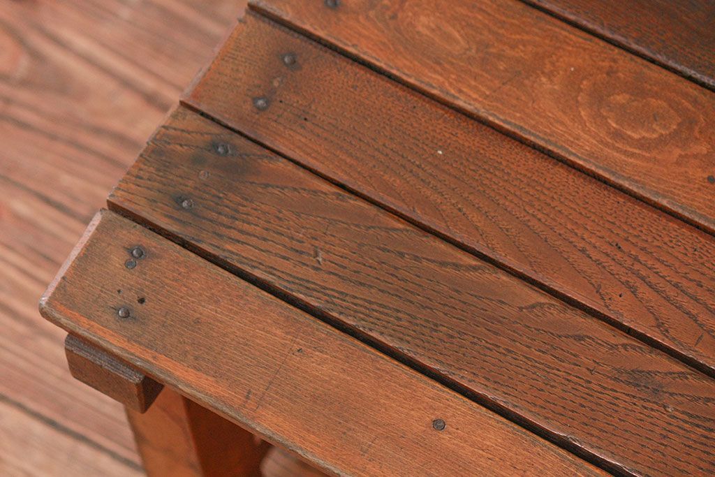 アンティーク家具　アンティーク 古い木の小振りな椅子(イス、チェアー)