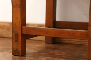 アンティーク家具　アンティーク 古い木の小振りな椅子(イス、チェアー)