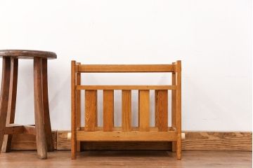 レトロ家具　昭和レトロ レトロなデザインのかわいいマガジンラック