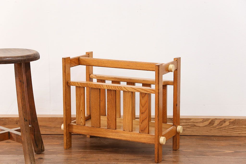 レトロ家具　昭和レトロ レトロなデザインのかわいいマガジンラック