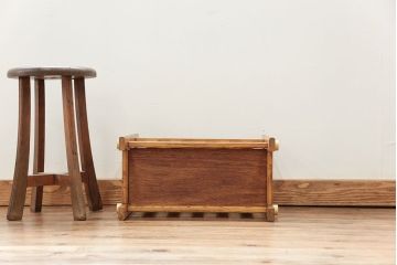 レトロ家具　昭和レトロ レトロなデザインのかわいいマガジンラック