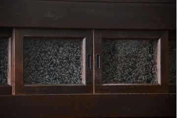 アンティーク家具　古民具・骨董 上品な結霜ガラス　4尺水屋箪笥　(食器棚、キャビネット)
