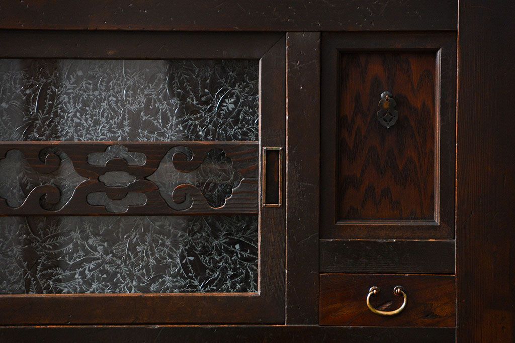 アンティーク家具　古民具・骨董 上品な結霜ガラス　4尺水屋箪笥　(食器棚、キャビネット)