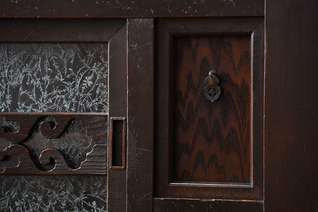 アンティーク家具　古民具・骨董 上品な結霜ガラス　4尺水屋箪笥　(食器棚、キャビネット)