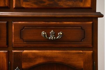 中古　カリモク　コロニアルシリーズ　食器棚(カップボード)