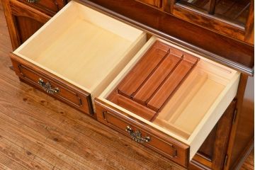 中古　カリモク　コロニアルシリーズ　食器棚(カップボード)