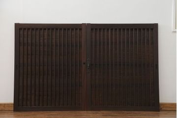 古民具・骨董　欅枠、欅桟の上質な格子板戸　2枚セット(1)(格子戸)